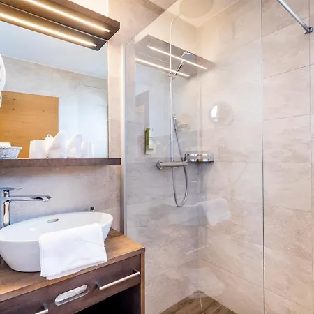 阿尔盆兰德酒店 4* 上陶恩